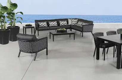 Outdoor Commercial Furniture Design: Blending Weather Resistance with Aesthetic Appeal