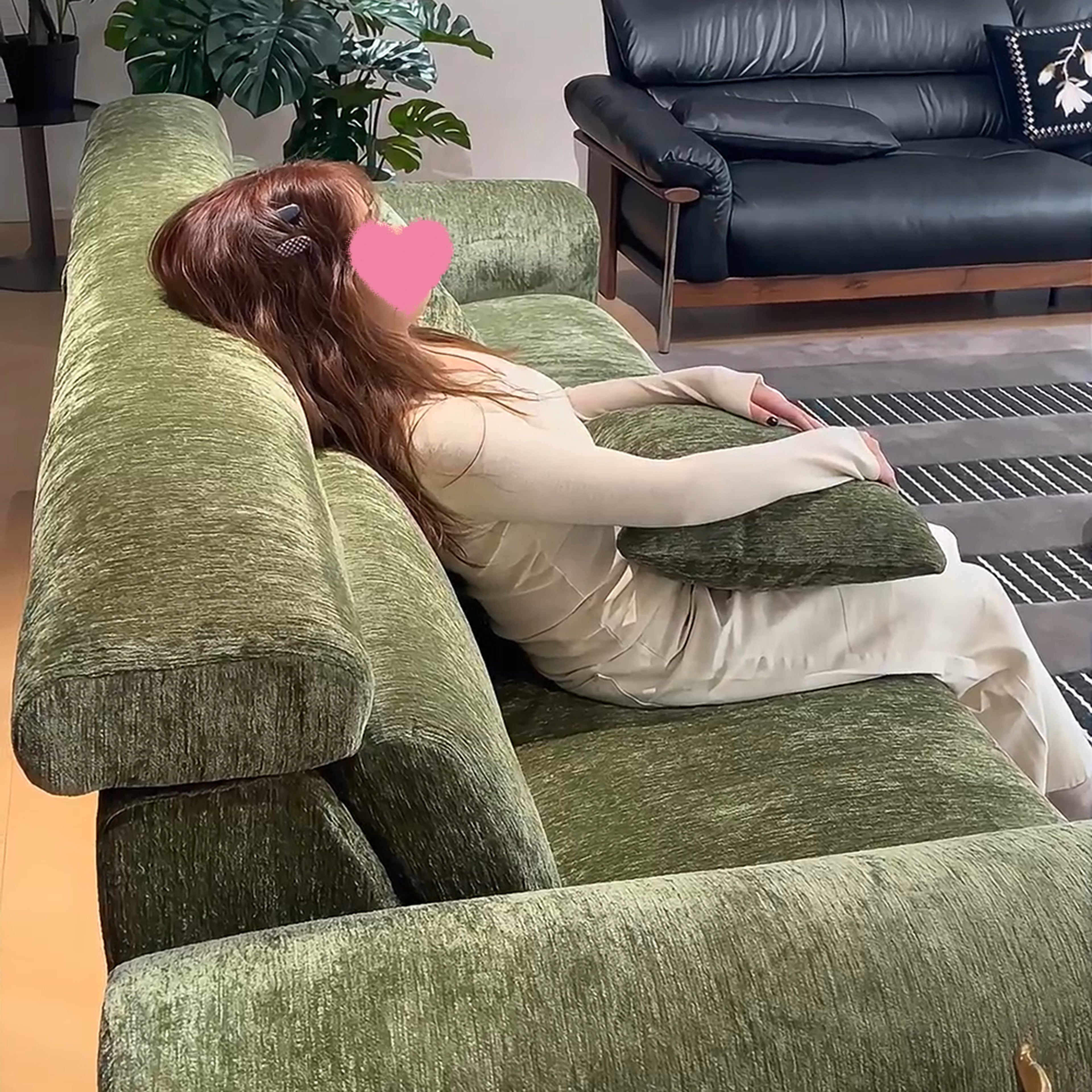 WEHOMZ Green Chenille Adjustable Headrest Couch – Water-Resistant & Luxuriously Comfy