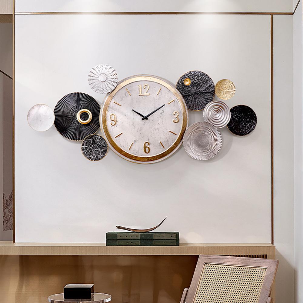 Retro Mute Metal Wall Clock with Distressed Multiple Round Shape
