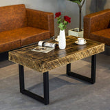 Mesa de centro industrial vintage rectangular de madera envejecida con detalles de metal en acabado negro