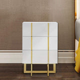 Elegante gabinete blanco de 3 cajones con herrajes dorados y diseño moderno