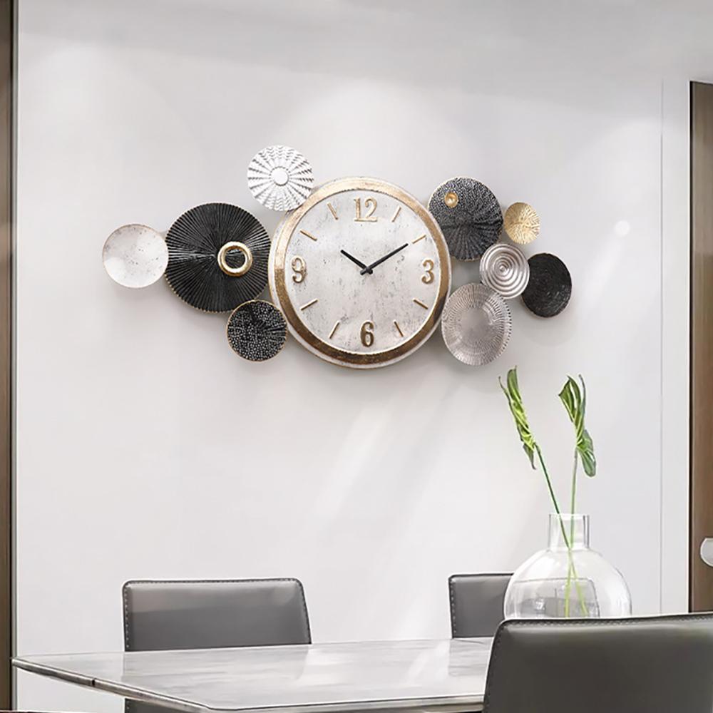 Retro Mute Metal Wall Clock with Distressed Multiple Round Shape