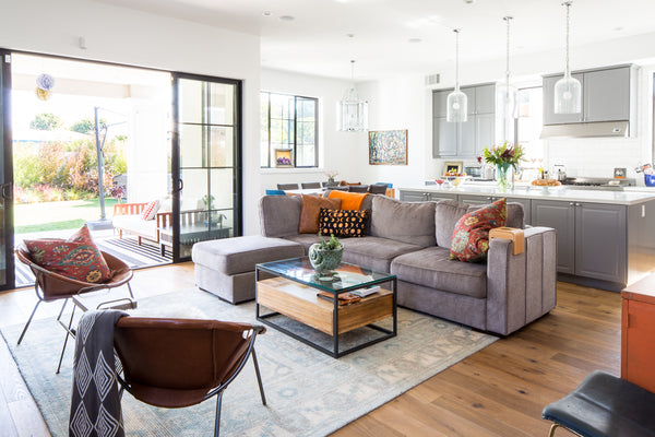 4 tipos de mesas de centro asombrosamente funcionales que transformarán tu sala de estar