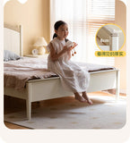 Rubber wood Cream Style Children's Bed White<