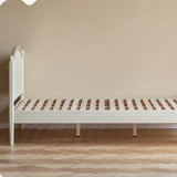 Rubber wood Cream Style Children's Bed White<