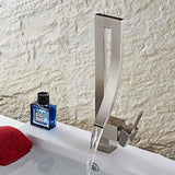Grifo monomando para lavabo de baño de un orificio con caño en cascada en latón cromado