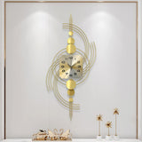 Moderne 3D-Wanduhr aus Metall in Übergröße mit goldenem geometrischem Rahmen