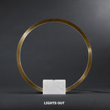 Postmoderne LED-Kreis-Tischlampe in Gold mit weißem Marmorsockel