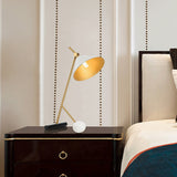 Lámpara de mesa de escritorio posmoderna de 1 luz en blanco y dorado para dormitorio y sala de estar