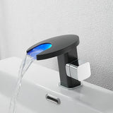 LED-Einhand-Wasserfall-Waschtischarmatur mit rundem Auslauf aus massivem Messing in Schwarz und Chrom