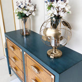 Gabinete con detalles de tocador azul moderno de 50" con 6 cajones y tiradores de concha en dorado