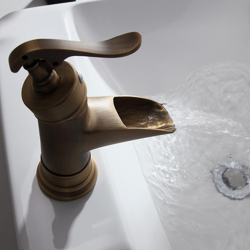 Robinet cascade à poignée unique pour lavabo de salle de bain, forme  incurvée, design élégant, robinet mitigeur de lavabo à trou unique (argenté)
