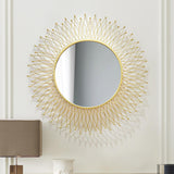 Moderner und luxuriöser runder Wandspiegel aus goldfarbenem Metall, dekorative Kunst
