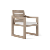 ナチュラルな長方形のチーク材のテーブルと椅子を備えた7ピースのモダンなアウトドアダイニングセット