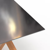 天然のガラストップテーブルラタンアームチェア付きの3ピースチークウッドアウトドアダイニングセット