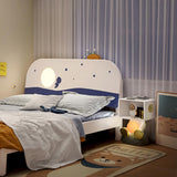 Mesita de noche moderna en blanco y dorado para dormitorio con luz y almacenamiento abierto