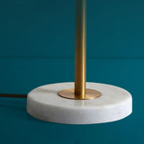 Moderne LED-Kugel-Tischlampe in Gold, 2 helle, weiße Glasschirme, Marmorsockel
