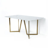63 "長方形モダンな白いフェイクマーブルダイニングテーブルと金の二重の台座があります