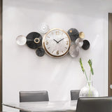 Reloj de pared retro de metal mudo con múltiples formas redondas apenadas
