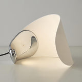 ホワイトハーフムーンテーブルランプ調光メタルデスクランプ