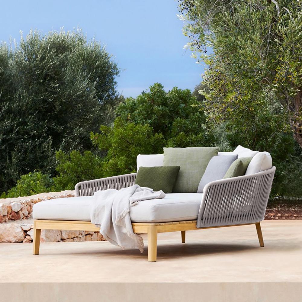 Modern Style Rattan Outdoor Daybed with Cushion Pillow in White & Coffee