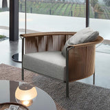 Moderner gewebter Rattan-Barrel-Stuhl-Sessel für den Außenbereich mit ausgestellter Kante auf der Rückseite in Braun und Grau