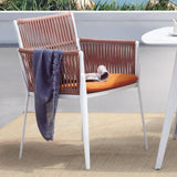白いアルミニウム フレームが付いているオレンジ ロープによって編まれる屋外の肘掛け椅子